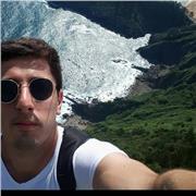 Graduado en gestión de negocios imparte clases de matemáticas y lengua